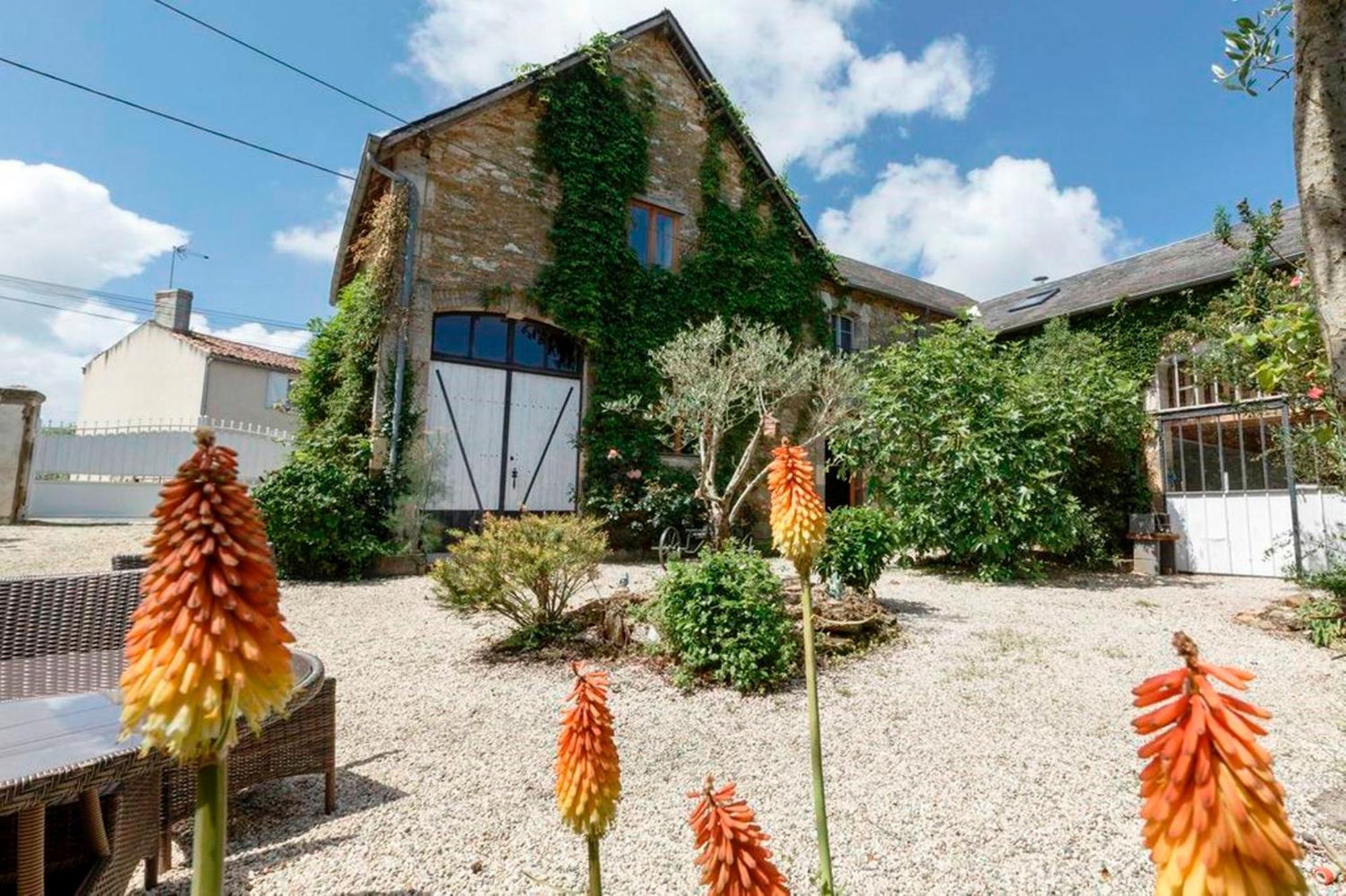 Holiday Home La Brijopa Bazoges-en-Pareds ห้อง รูปภาพ
