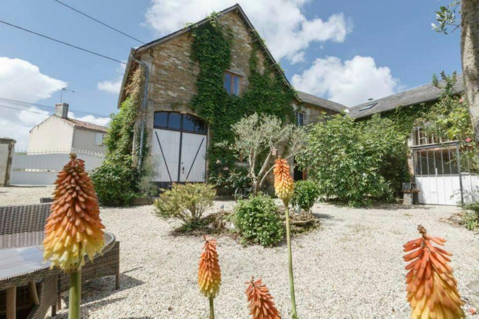 Holiday Home La Brijopa Bazoges-en-Pareds ภายนอก รูปภาพ