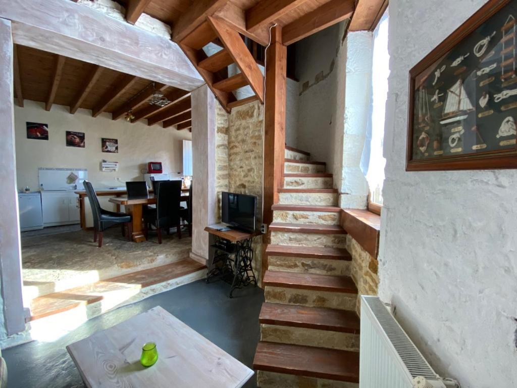 Holiday Home La Brijopa Bazoges-en-Pareds ภายนอก รูปภาพ